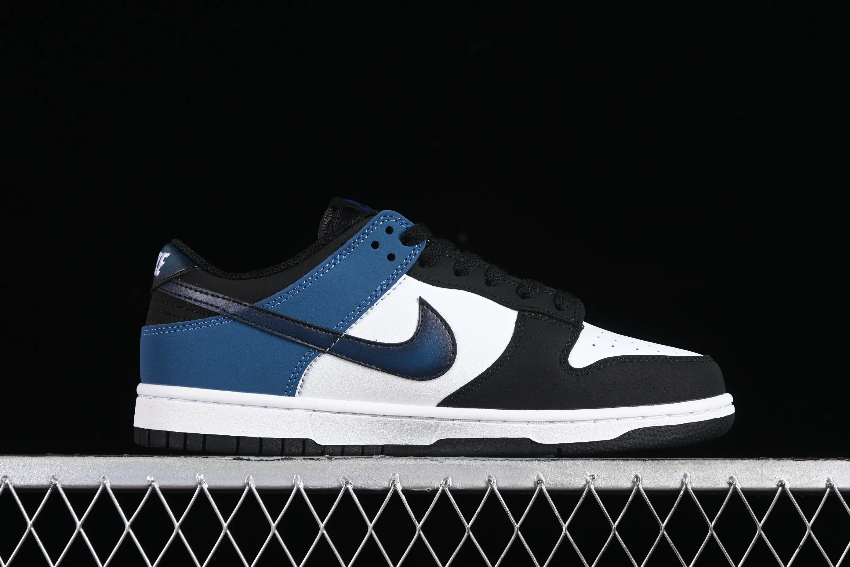 All categories Nk SB Dunk series Nk SB Dunk Low low-top sneakers Nk Dunk Low "Industrial Blue" black and white blue SB low-top sports and leisure sneakers FD6923-100